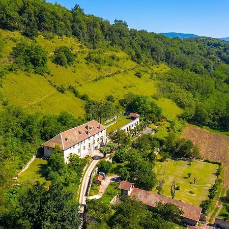 Jolie Cabane Avec Jacuzzi Pour Les Amoureux De La Nature Tullins Exterior foto