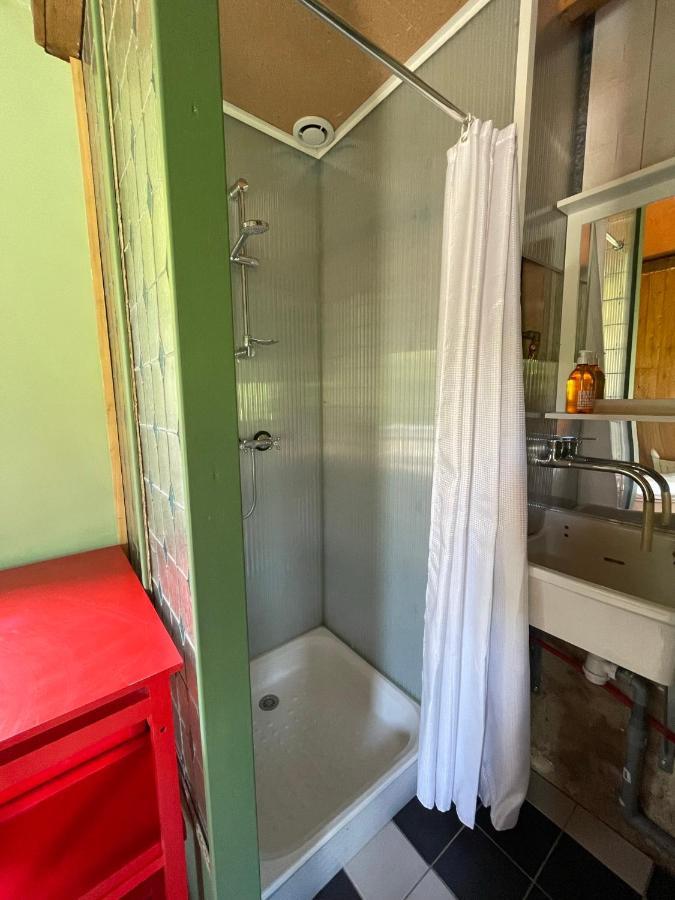 Jolie Cabane Avec Jacuzzi Pour Les Amoureux De La Nature Tullins Exterior foto