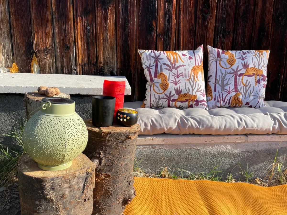 Jolie Cabane Avec Jacuzzi Pour Les Amoureux De La Nature Tullins Exterior foto
