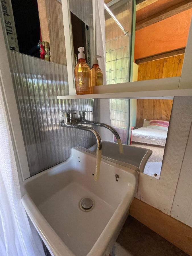 Jolie Cabane Avec Jacuzzi Pour Les Amoureux De La Nature Tullins Exterior foto